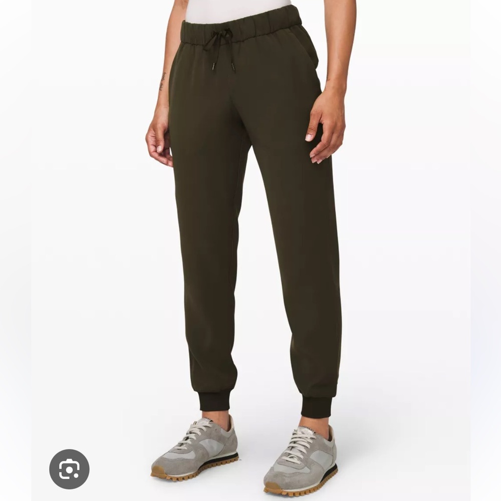 lululemon On the Fly Joggers, Black, size 6